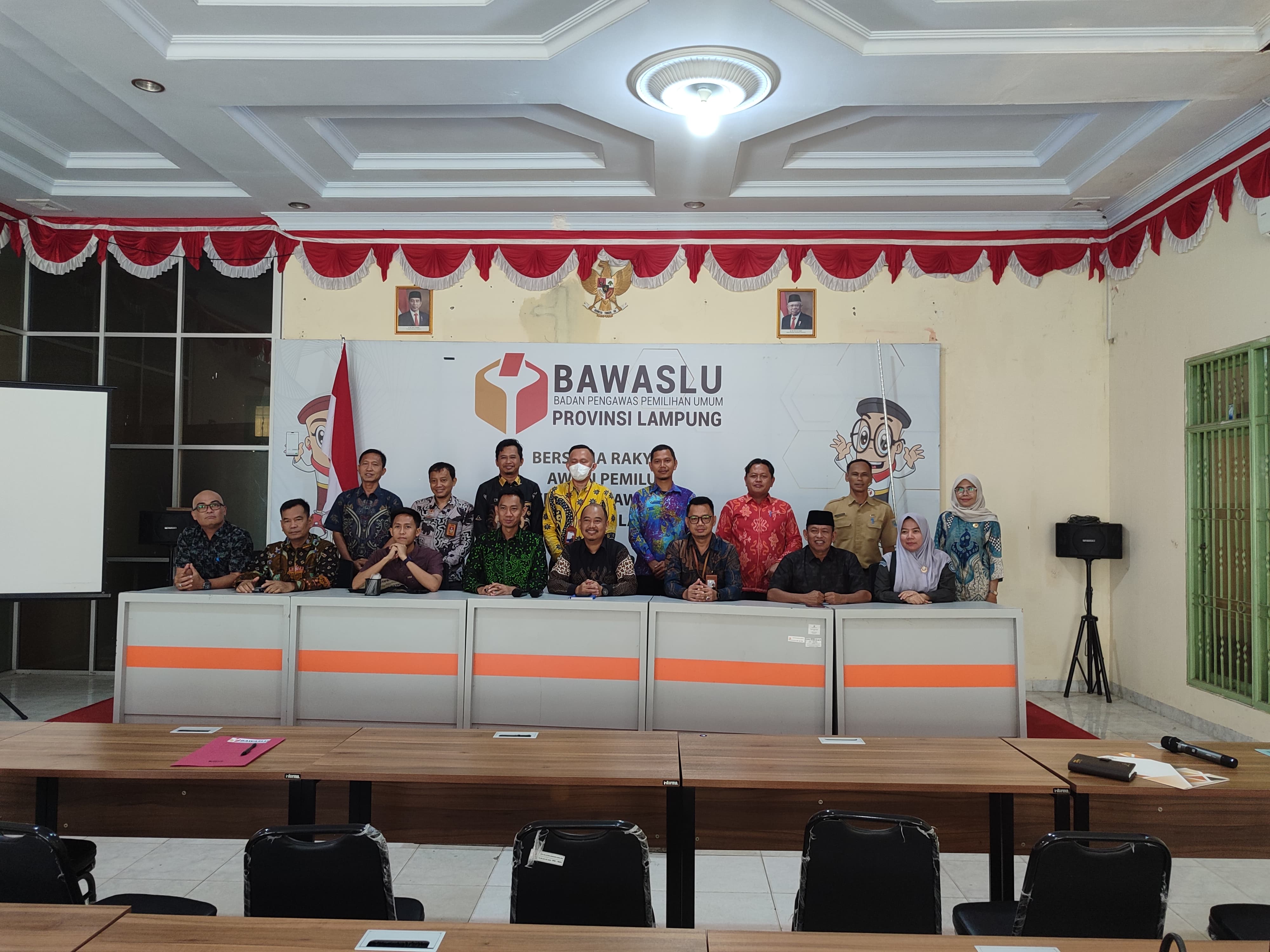 Rapat Teknis persiapan pelaksanaan HUT ke 16 Bawaslu pada Sekretariat Bawaslu Kabupaten/Kota se-Provinsi Lampung. 