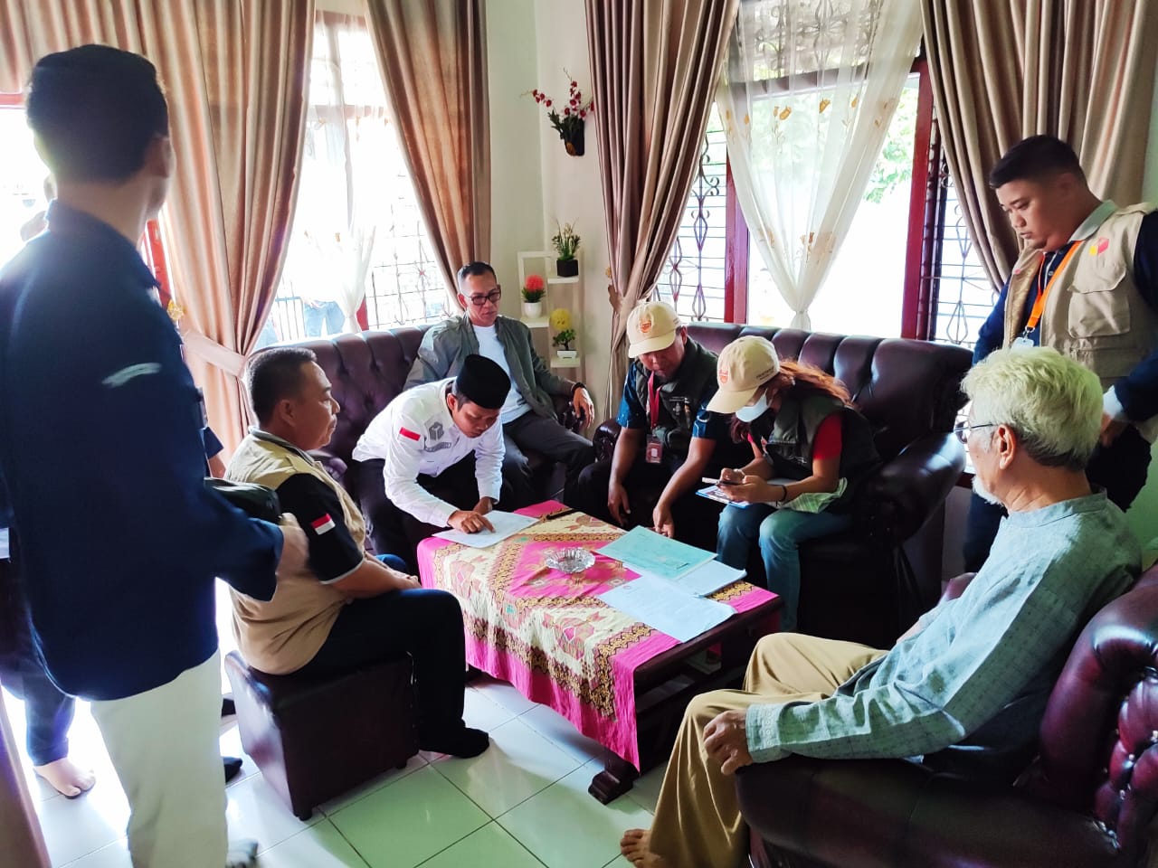 Ketua dan Anggota Kordiv Pencegahan Bawaslu Kabupaten Lampung Tengah melaksanakan Patroli Pengawasan Kawal Hak Pilih bersama jajaran Panwaslu dan PKD, Rabu 26 Juni 2024