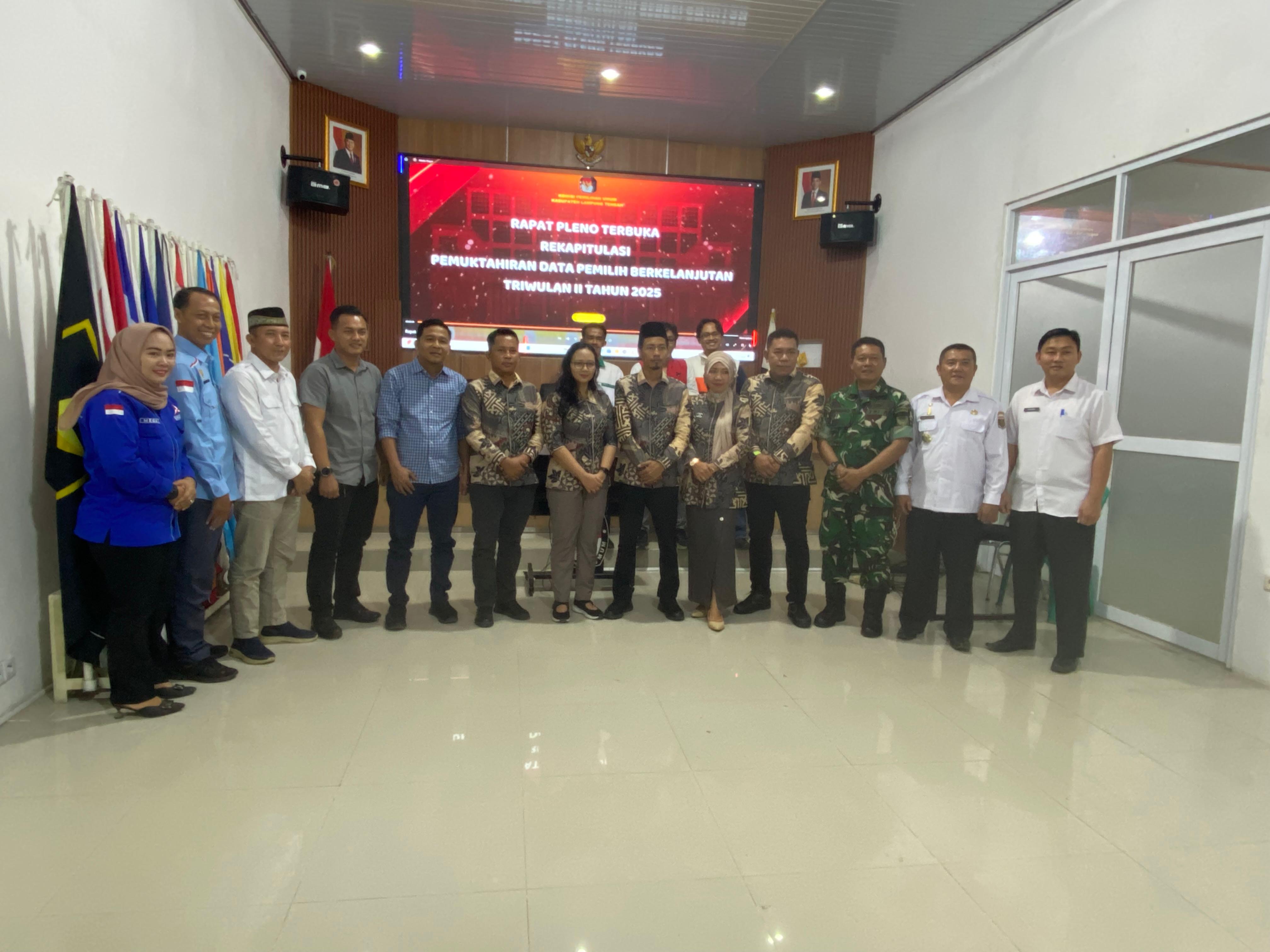 Bawaslu Lampung Tengah hadiri Rapat Pleno Terbuka Rekapitulasi Pemutakhiran Data Pemilih  Berkelanjutan Triwulan II Tahun 2025