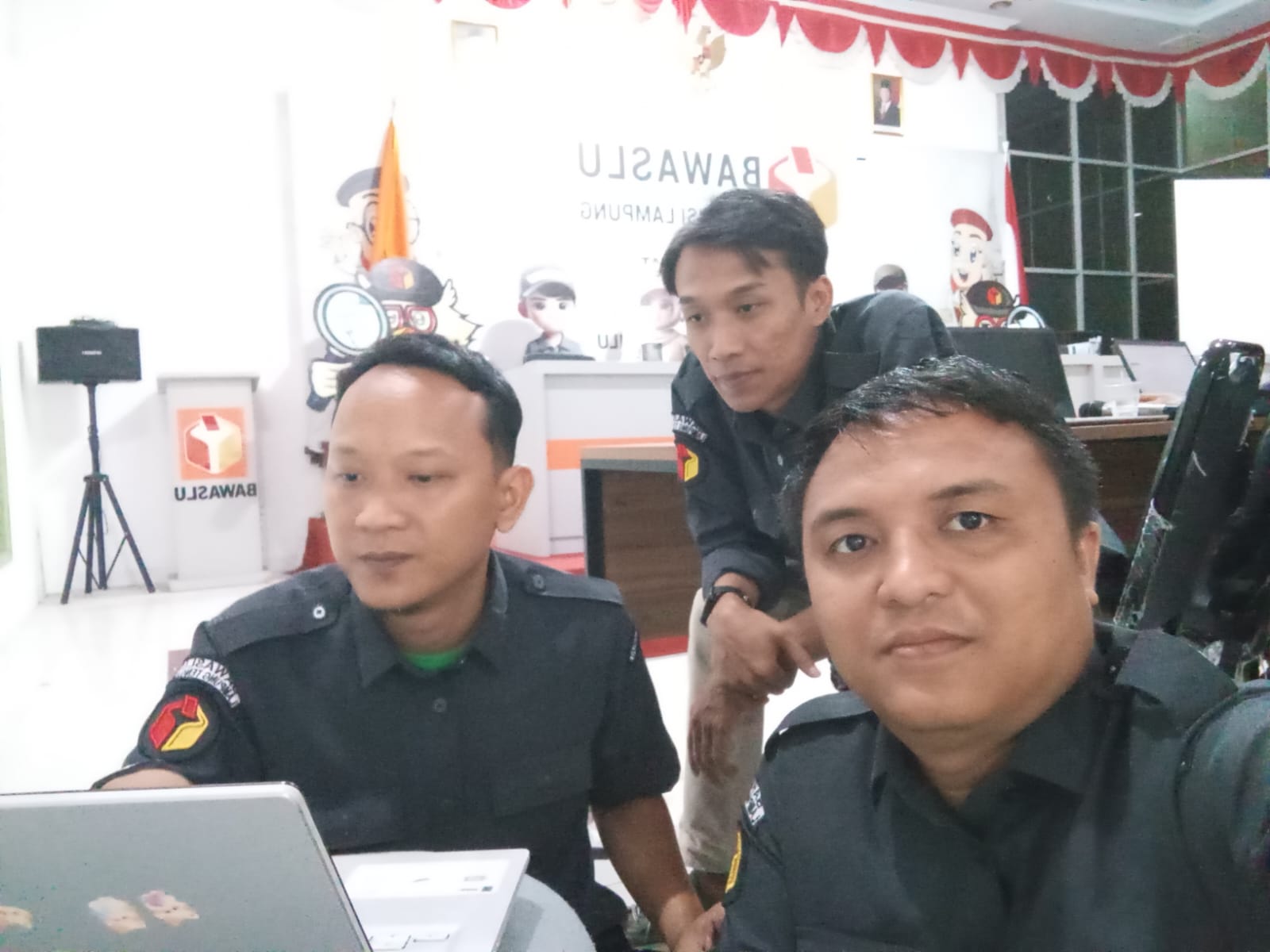 Bawaslu Lampung Tengah, menyusun laporan kegiatan PENGUATAN KELEMBAGAAN PENGAWAS PEMILU BERSAMA MITRA KERJA DI TINGKAT DAERAH