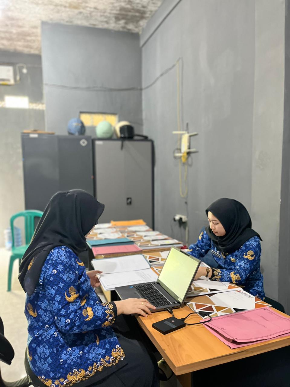 BAWASLU LAMPUNG TENGAH LAKUKAN PENGARSIPAN BERKAS DIVISI UNTUK TINGKATKAN TERTIB ADMINISTRASI DAN KINERJA LEMBAGA