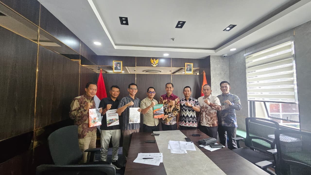 Bawaslu Lampung Tengah Serahkan Laporan Akhir Pengawasan Non Tahapan Pemilu/Pemilihan 2025 kepada Bawaslu RI