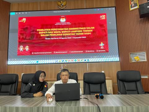 bawaslu lampung tengah awasi pendaftaran paslon bupati
