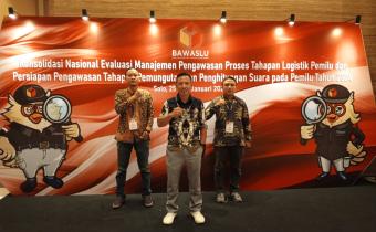 Heru Sando, A.Md., beserta Staf teknis Mengikuti Konsolidasi Nasional Evaluasi Manajemen Pengawasan Proses Tahapan Logistic Pemilu dan Persiapan Pengawasan Tahapan Pemungutan dan Penghitungan Suara Pada Pemilu Tahun 202
