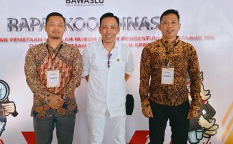Koordiv SDMO, Koordiv Pencegahan, Parmas dan Humas dan Koordiv Hukum dan Penyelesaian Sengketa Bawaslu Kabupaten Lampung Tengah  hadiri Rapat Koordinasi Evaluasi dan Pemetaan Masalah Hukum Dalam Pembentukan Pengawas TPS dan Pengawasan Pembentukan KPPS