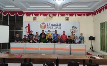 Rapat Teknis persiapan pelaksanaan HUT ke 16 Bawaslu pada Sekretariat Bawaslu Kabupaten/Kota se-Provinsi Lampung. 