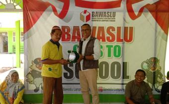 Bawaslu Lampung Tengah Adakan Goes To School Targetkan Pendidikan Politik Bagi Pemilih Pemula