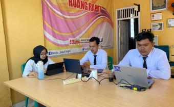 Calon Pegawai Negeri Sipil (CPNS) Bawaslu Kabupaten Lampung Tengah mengikuti kegiatan Penguatan Kompetensi Teknis Bidang Tugas (PKTBT) sebagai bagian dari rangkaian pelatihan dasar CPNS Bawaslu. Kegiatan ini dilaksanakan secara dalam jaringan (daring) melalui media Zoom Meeting