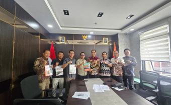 Bawaslu Lampung Tengah Serahkan Laporan Akhir Pengawasan Non Tahapan Pemilu/Pemilihan 2025 kepada Bawaslu RI