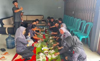 Sambut Ramadan, Sekretariat Bawaslu Lampung Tengah Gelar Masak dan Makan Bersama